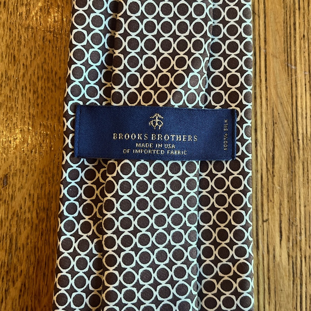 Brooks Brothers 100% imported silk tie MADE IN USA brown cream geometric pattern